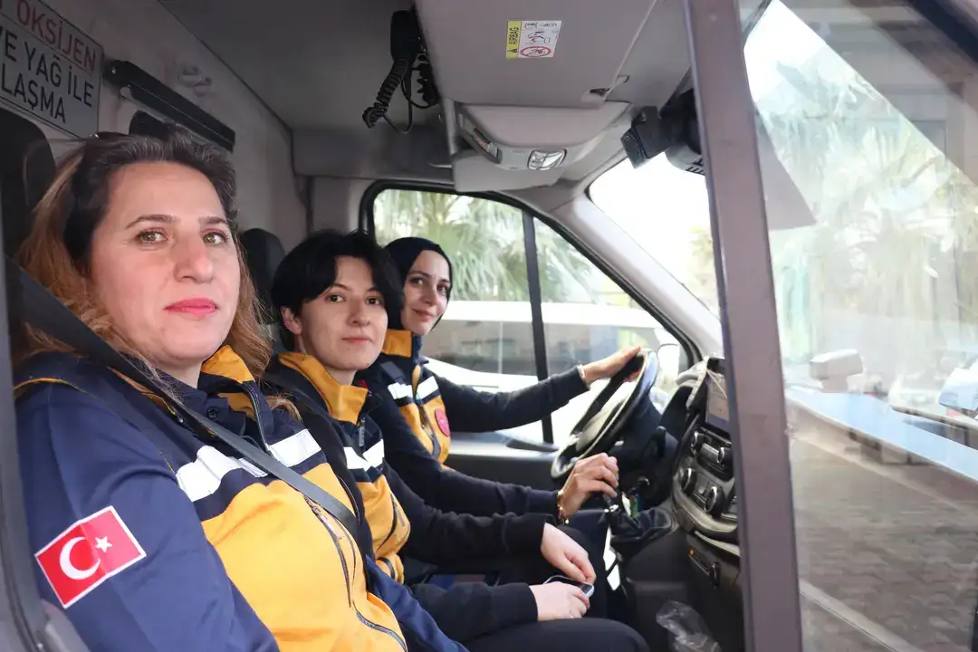 Antalya'nın Saniyelerle Yarışan Kadın Ambulans Şoförleri 7